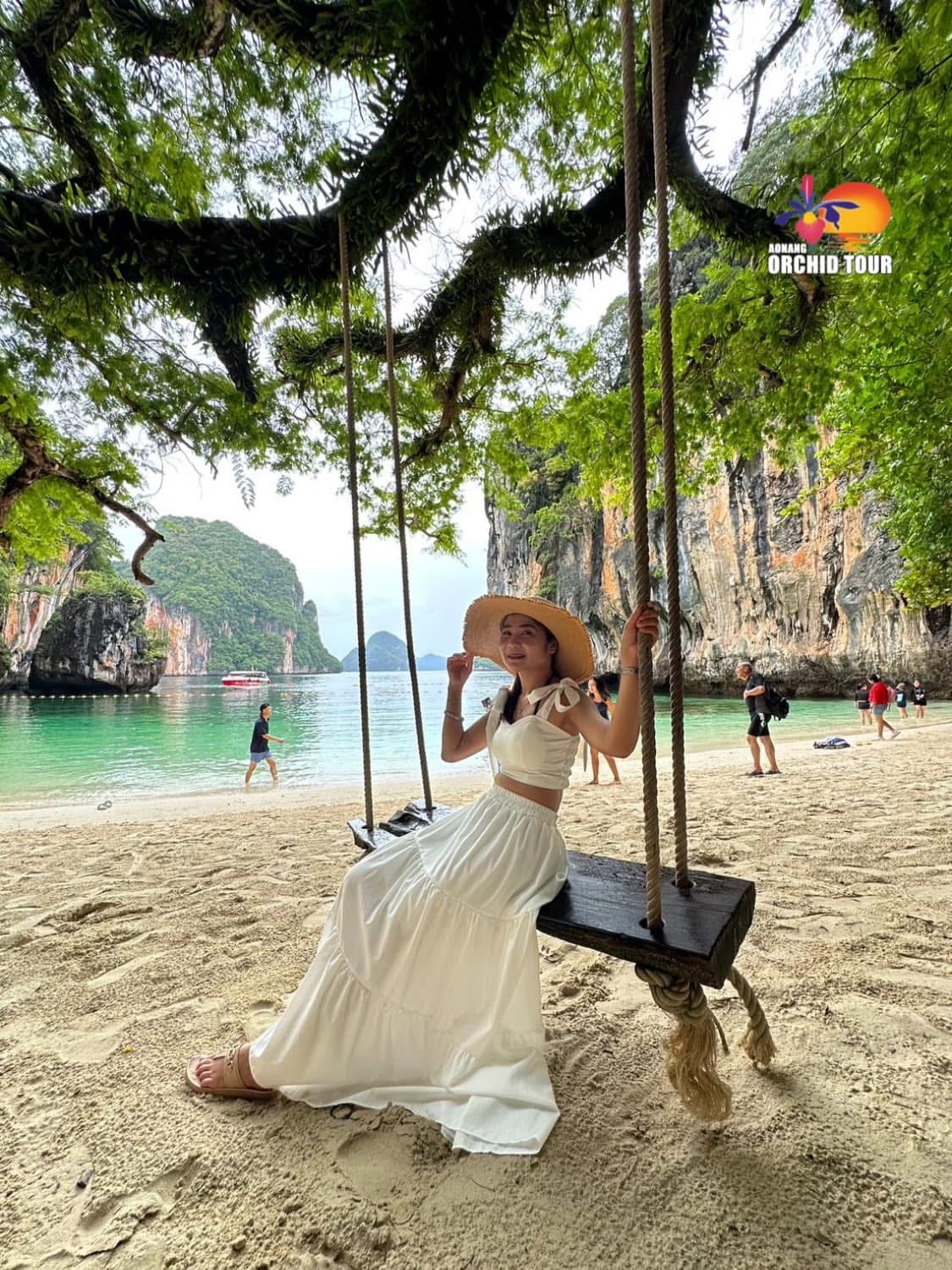 ONE DAY TRIP – HONG ISLANDS (KRABI)BY LONG TAIL BOAT.